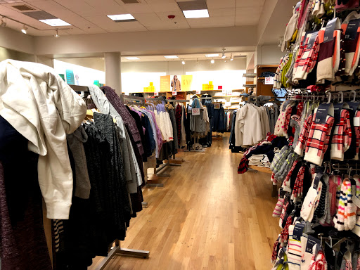 Clothing Store «Gap», reviews and photos, 401 Biscayne Blvd, Miami, FL 33132, USA