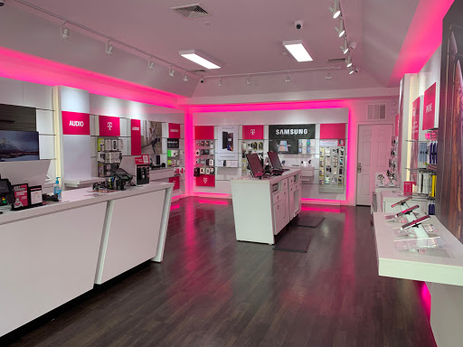 Cell Phone Store «T-Mobile», reviews and photos, 32 School St, Glen Cove, NY 11542, USA