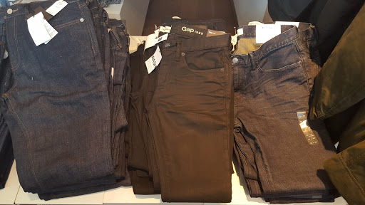 Clothing Store «Gap», reviews and photos, 3416 N Southport Ave, Chicago, IL 60657, USA