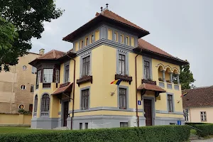 Casa Junilor image