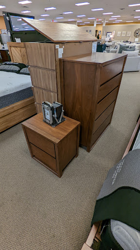 Furniture Store «Raymour & Flanigan Furniture and Mattress Store», reviews and photos, 1855 Central Park Ave, Yonkers, NY 10710, USA