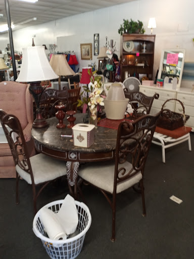 Shopping Mall «Village Square Shopping Center», reviews and photos, 2800 Recker Hwy, Winter Haven, FL 33880, USA