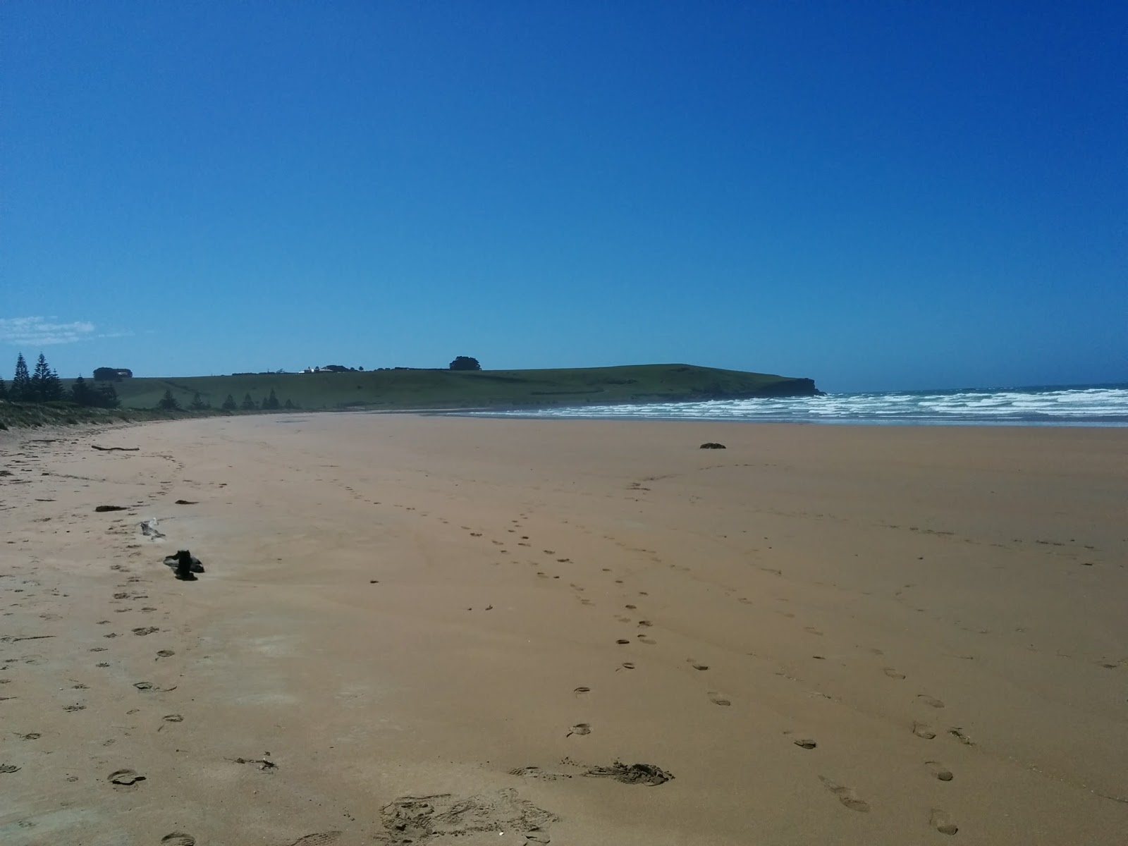 Fotografie cu Godfreys Beach - locul popular printre cunoscătorii de relaxare