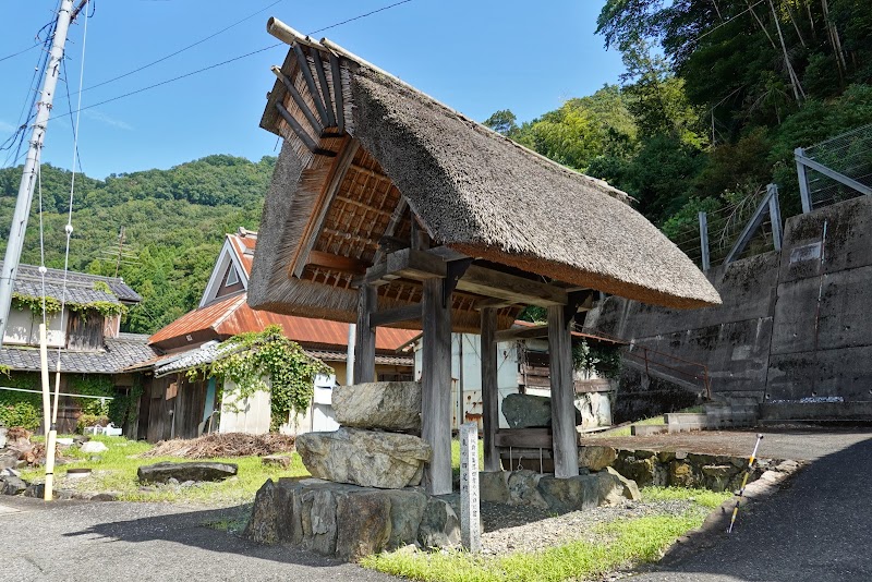 東の四足門