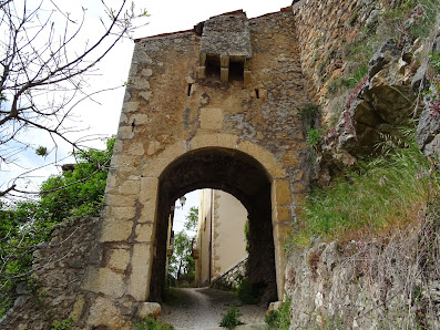Porta dà piedi Via Piedi la Terra, 2, 67020 Fontecchio AQ