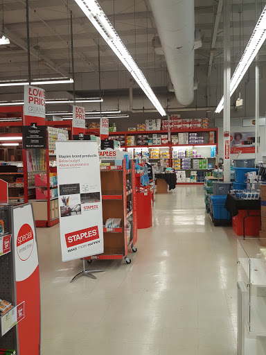 Office Supply Store «Staples», reviews and photos, 101 W Vine St, Kissimmee, FL 34741, USA