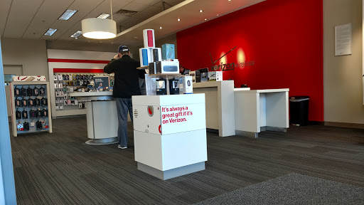 Cell Phone Store «Verizon», reviews and photos, 195 Lancaster Ave, Ardmore, PA 19003, USA