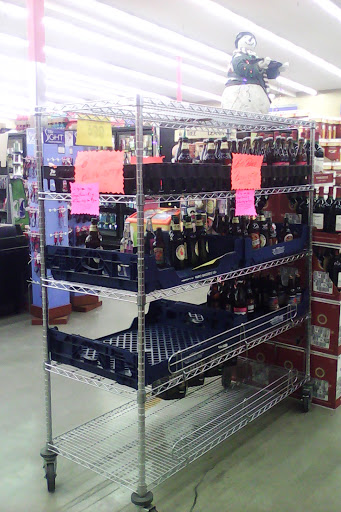 Grocery Store «Grocery Outlet Bargain Market», reviews and photos, 80 E Washington St, Petaluma, CA 94952, USA