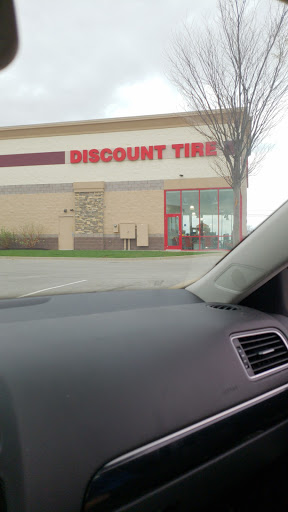 Tire Shop «Discount Tire Store - Louisville, KY», reviews and photos, 2131 S Hurstbourne Pkwy, Louisville, KY 40220, USA