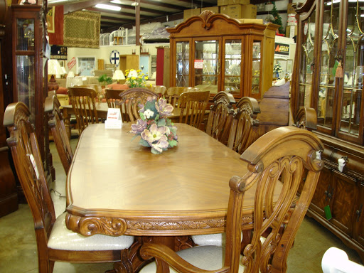 L & B Furniture Discount Outlt in Marion, North Carolina