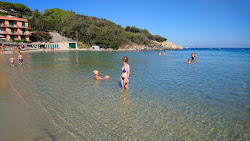 Foto von Spartaia Strand und seine wunderschöne Landschaft