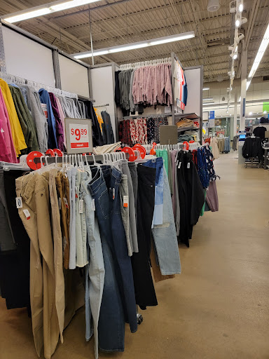 Clothing Store «Old Navy», reviews and photos, 4800 Golf Rd, Eau Claire, WI 54701, USA