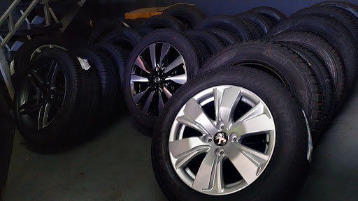 Neumáticos y Servicios | Taller de Gomeria