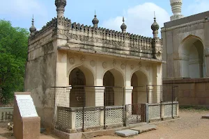 Tomb of Mughal Emperor Aurangzeb Alamgir image