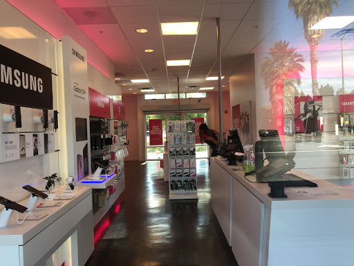 Cell Phone Store «T-Mobile», reviews and photos, 41093 Fremont Blvd #104, Fremont, CA 94538, USA