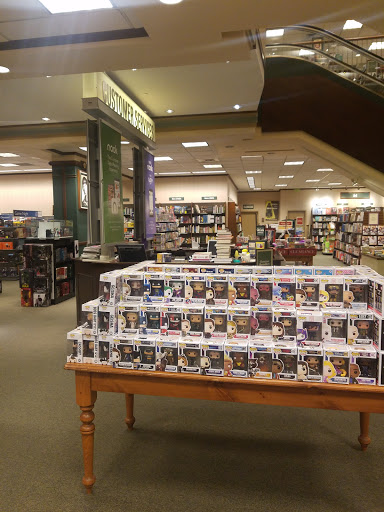 Book Store «Barnes & Noble», reviews and photos, 624 S Green River Rd, Evansville, IN 47715, USA