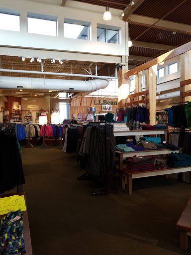 Clothing Store «L.L. Bean», reviews and photos, 6 Wayside Rd, Burlington, MA 01803, USA