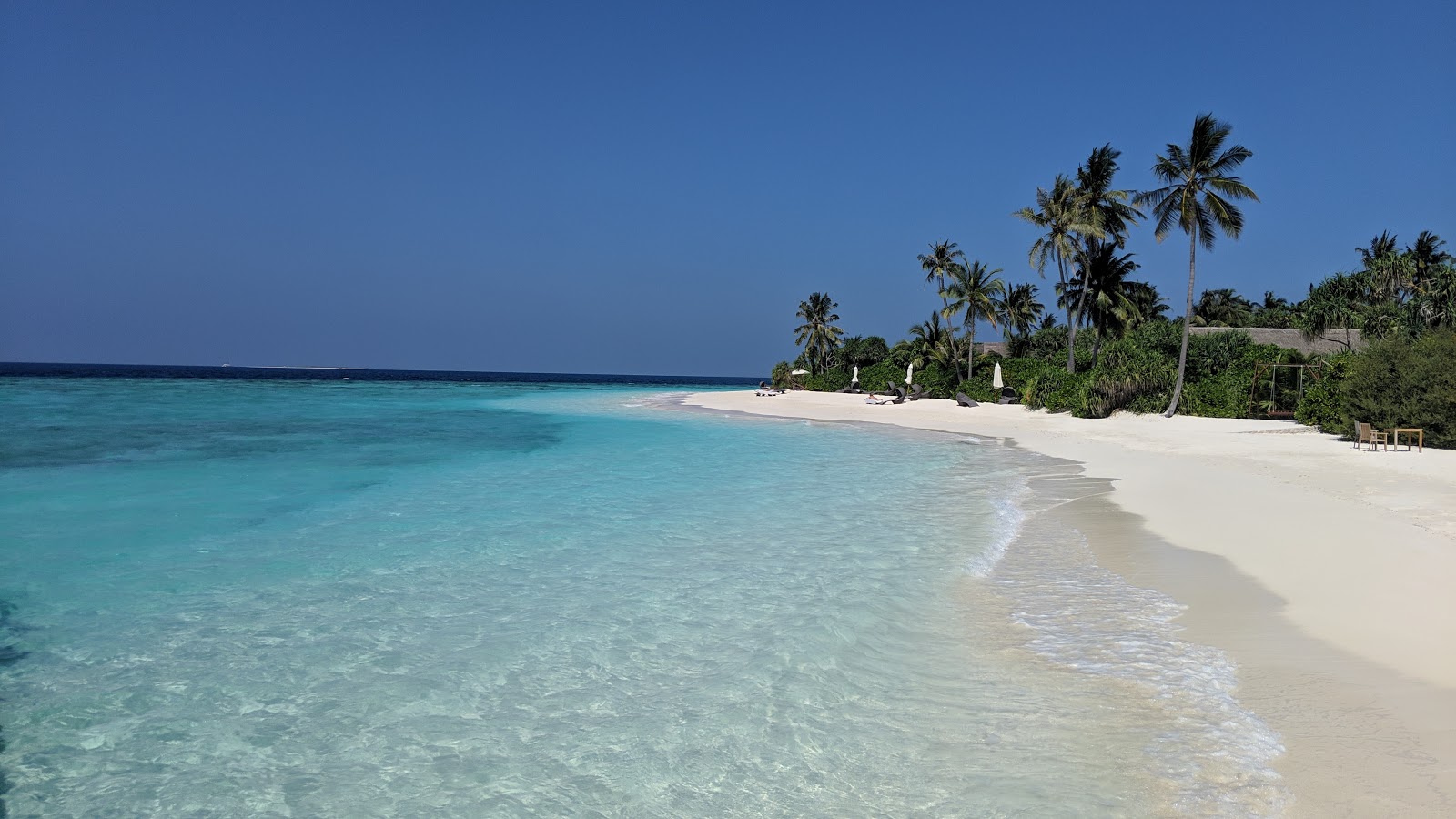 Foto van Kudafushi Resort island met wit zand oppervlakte