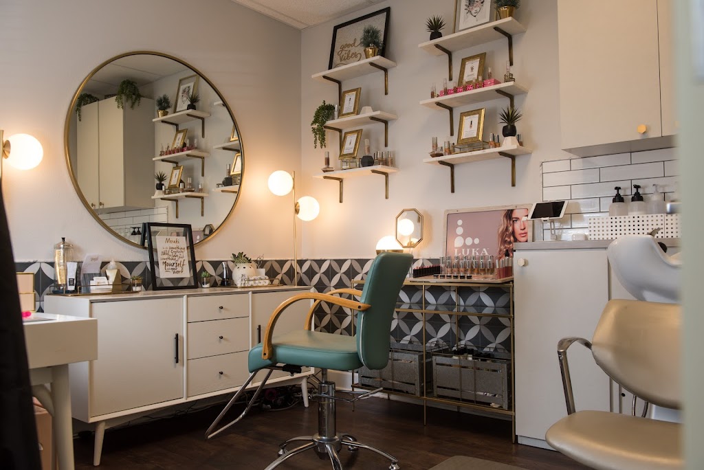 Salons By JC 33596