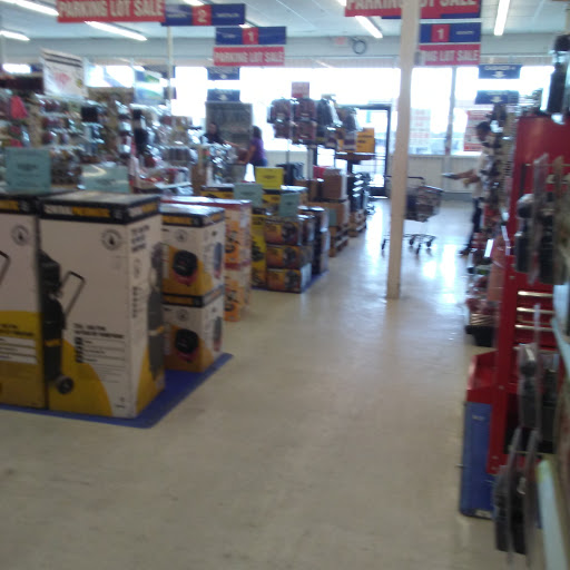 Hardware Store «Harbor Freight Tools», reviews and photos, 3333 N Yarbrough Dr #00055, El Paso, TX 79925, USA
