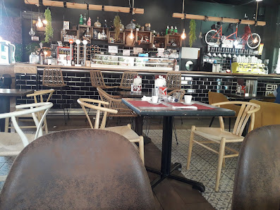 Secastilla Coffee Shop C. San José de Calasanz, 3, 22400 Monzón, Huesca, España