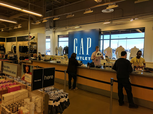 Shopping Mall «Johnson Creek Premium Outlets», reviews and photos, 575 Linmar Ln, Johnson Creek, WI 53038, USA