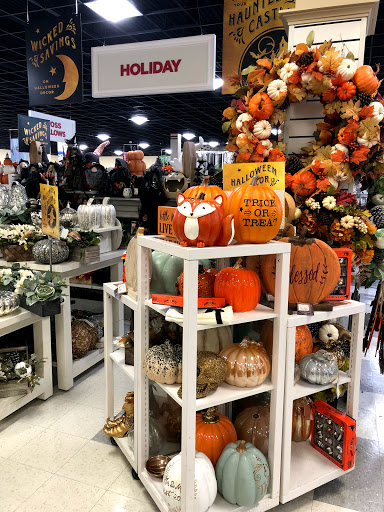 Department Store «T.J. Maxx and HomeGoods», reviews and photos, 1871 W Henderson Rd, Columbus, OH 43220, USA