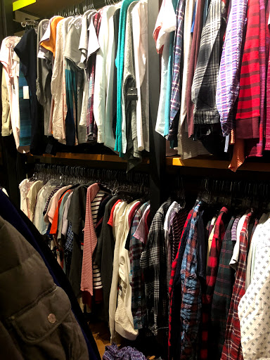 Clothing Store «Eddie Bauer Outlet», reviews and photos, 18501 Outlet Blvd #300, Chesterfield, MO 63005, USA