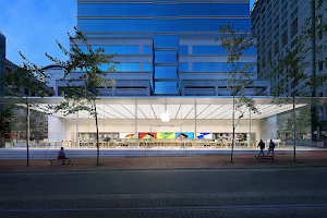 Apple Pioneer Place image