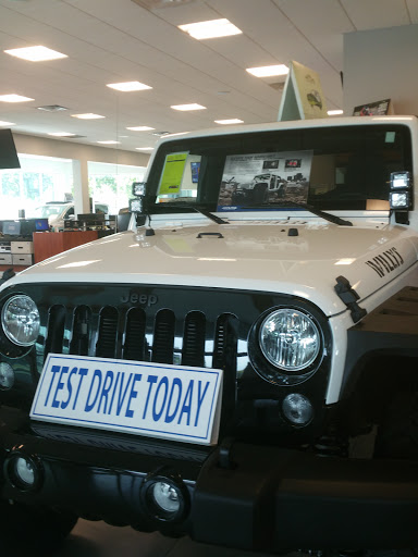 Car Dealer «Joey Accardi Chrysler, Dodge, Jeep, Ram», reviews and photos, 909 S Federal Hwy, Pompano Beach, FL 33062, USA