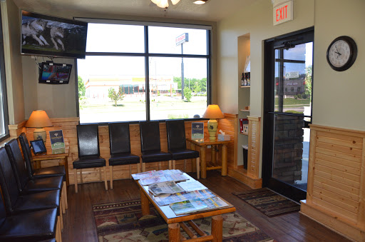 Auto Body Shop «LOF-Xpress Oil Change - Ames», reviews and photos, 520 S Duff Ave, Ames, IA 50010, USA