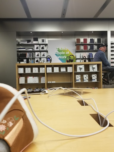 Computer Store «Apple Willow Grove Park», reviews and photos, 2500 W Moreland Rd, Willow Grove, PA 19090, USA