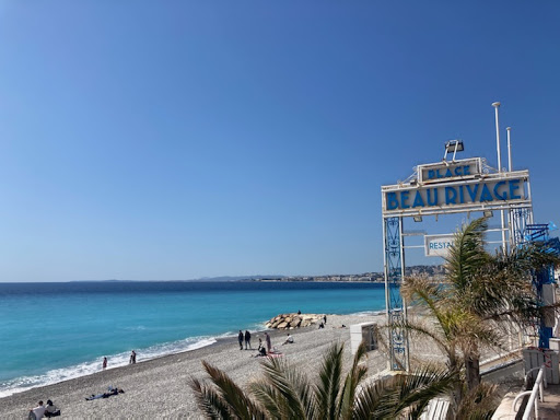 Nightclubs on the beach in Nice
