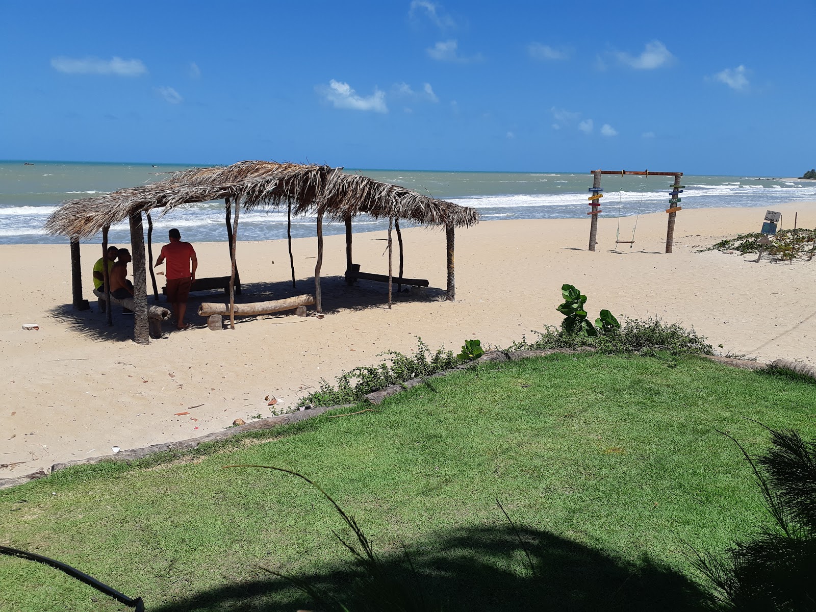 Fotografie cu Plaja Cajueiro cu o suprafață de nisip strălucitor