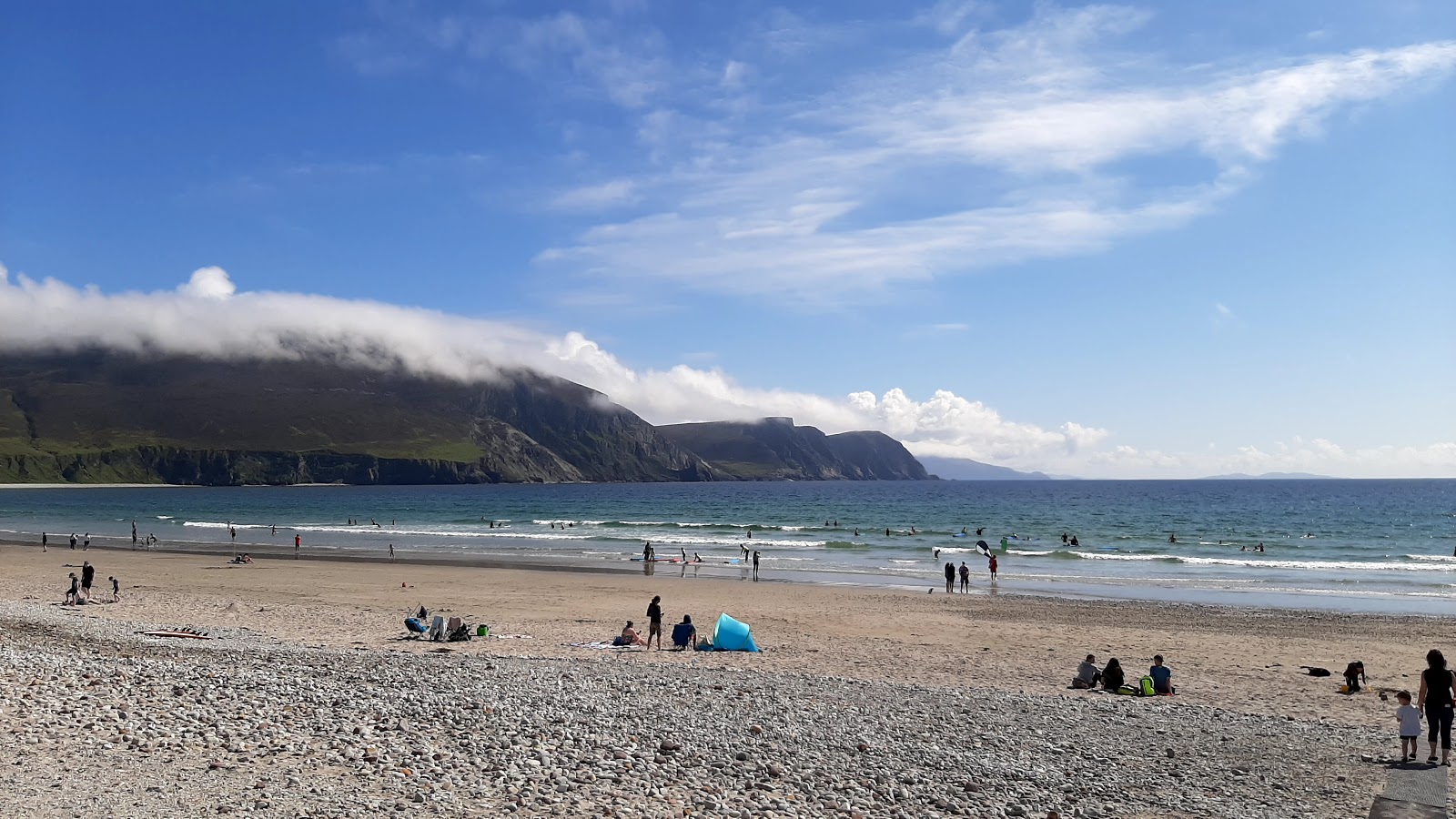 Fotografie cu Keel Beach cu o suprafață de apa pură turcoaz