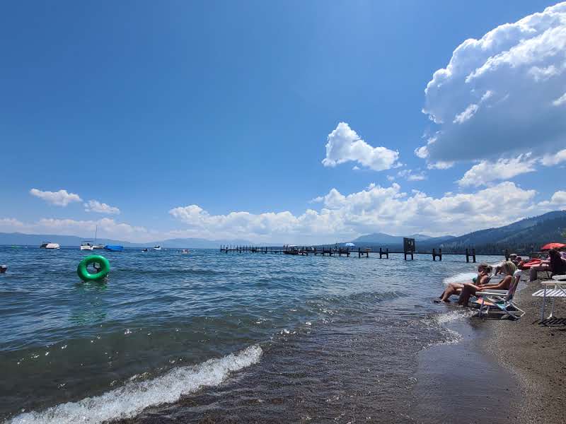 Tahoe Pines Beach'in fotoğrafı ve yerleşim
