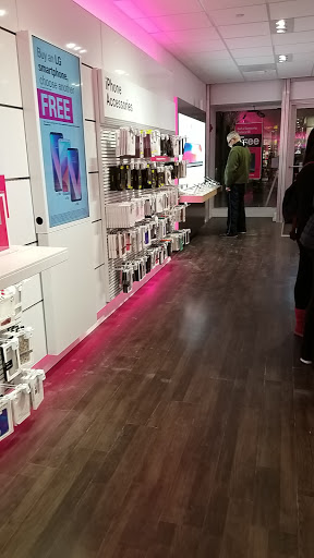 Cell Phone Store «T-Mobile», reviews and photos, 8000 Mall Walk #7060, Yonkers, NY 10704, USA
