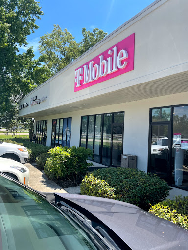 Cell Phone Store «T-Mobile», reviews and photos, 206 Lake Dr Suite 5, Covington, LA 70433, USA