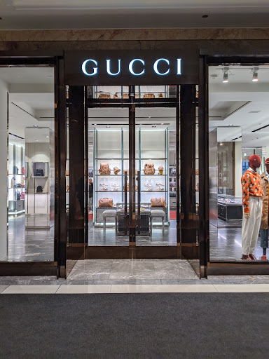 Shopping Mall «900 North Michigan Shops», reviews and photos, 900 N Michigan Ave, Chicago, IL 60611, USA