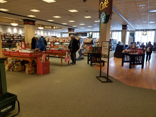 Book Store «Barnes & Noble», reviews and photos, 720 Hawthorne Center, Vernon Hills, IL 60061, USA