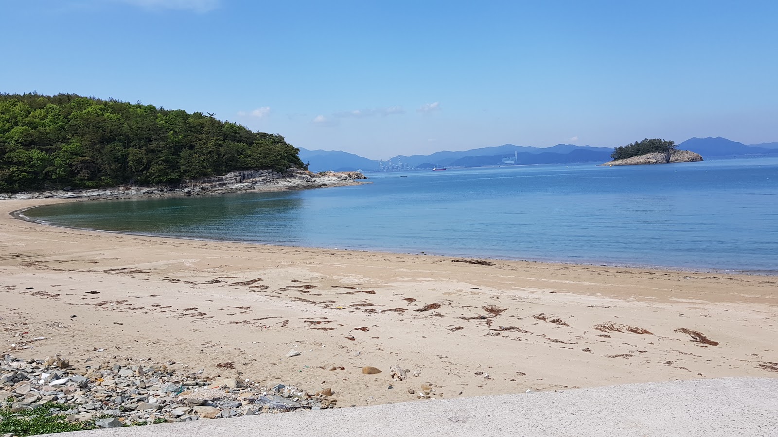 Fotografija Mosanggae Beach z prostoren zaliv