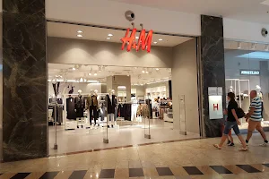 H&M image