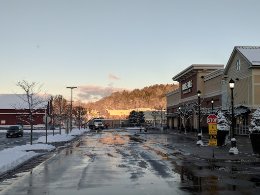 Shopping Mall «The Shoppes at Farmington Valley», reviews and photos, 110 Albany Turnpike, Canton, CT 06019, USA
