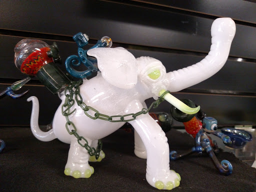 Tobacco Shop «Traders Smoke Shop», reviews and photos, 8110 W Union Hills Dr #210, Glendale, AZ 85308, USA