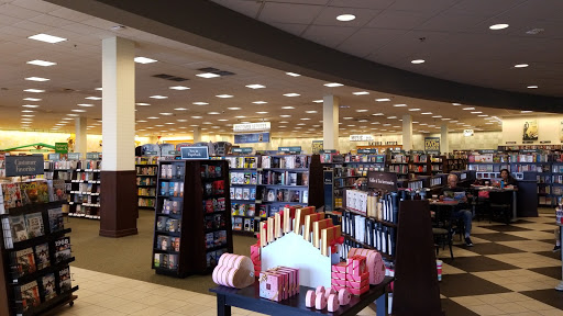 Book Store «Barnes & Noble Booksellers South Corona», reviews and photos, 2470 Tuscany St #101, Corona, CA 92881, USA
