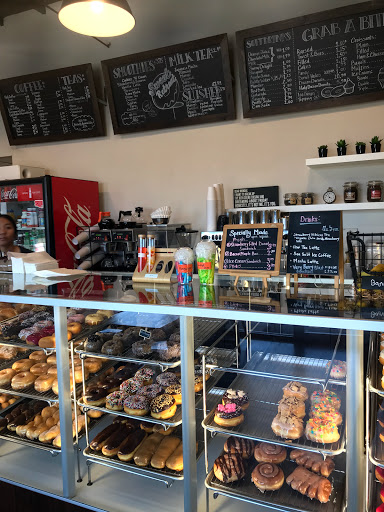 Donut Shop «Sweet Retreat Donuts», reviews and photos, 924 Pacific Coast Hwy, Long Beach, CA 90806, USA