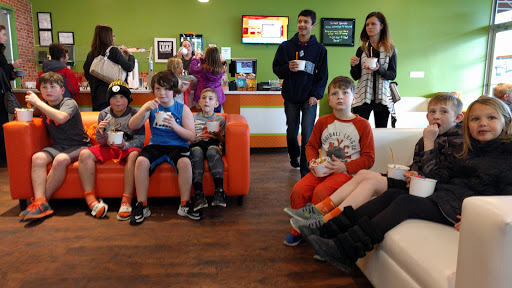 Frozen Yogurt Shop «Orange Leaf Frozen Yogurt», reviews and photos, 4866 1st Ave NE, Cedar Rapids, IA 52402, USA