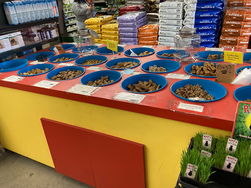 Pet Supply Store «Pet Club Santa Rosa», reviews and photos, 1935 Santa Rosa Ave, Santa Rosa, CA 95407, USA