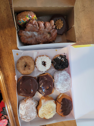 Donut Shop «Flip Flops Donut Shop», reviews and photos, 129 Bogue Inlet Dr, Emerald Isle, NC 28594, USA