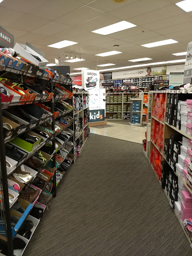 Shoe Store «Famous Footwear», reviews and photos, 211 NE Englewood Rd, Kansas City, MO 64118, USA